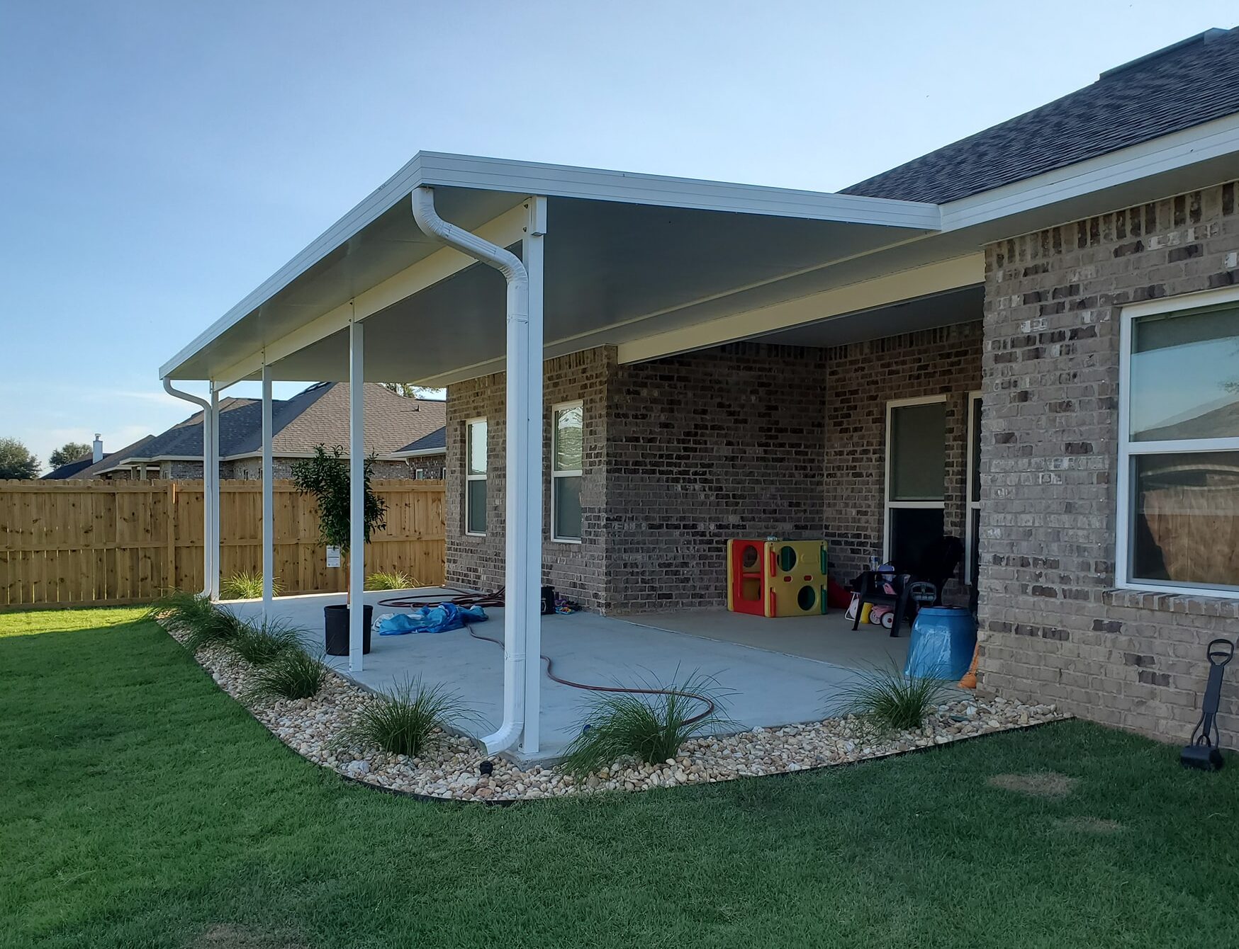 Aluminum patio cover providing shade for a Northwest Florida home